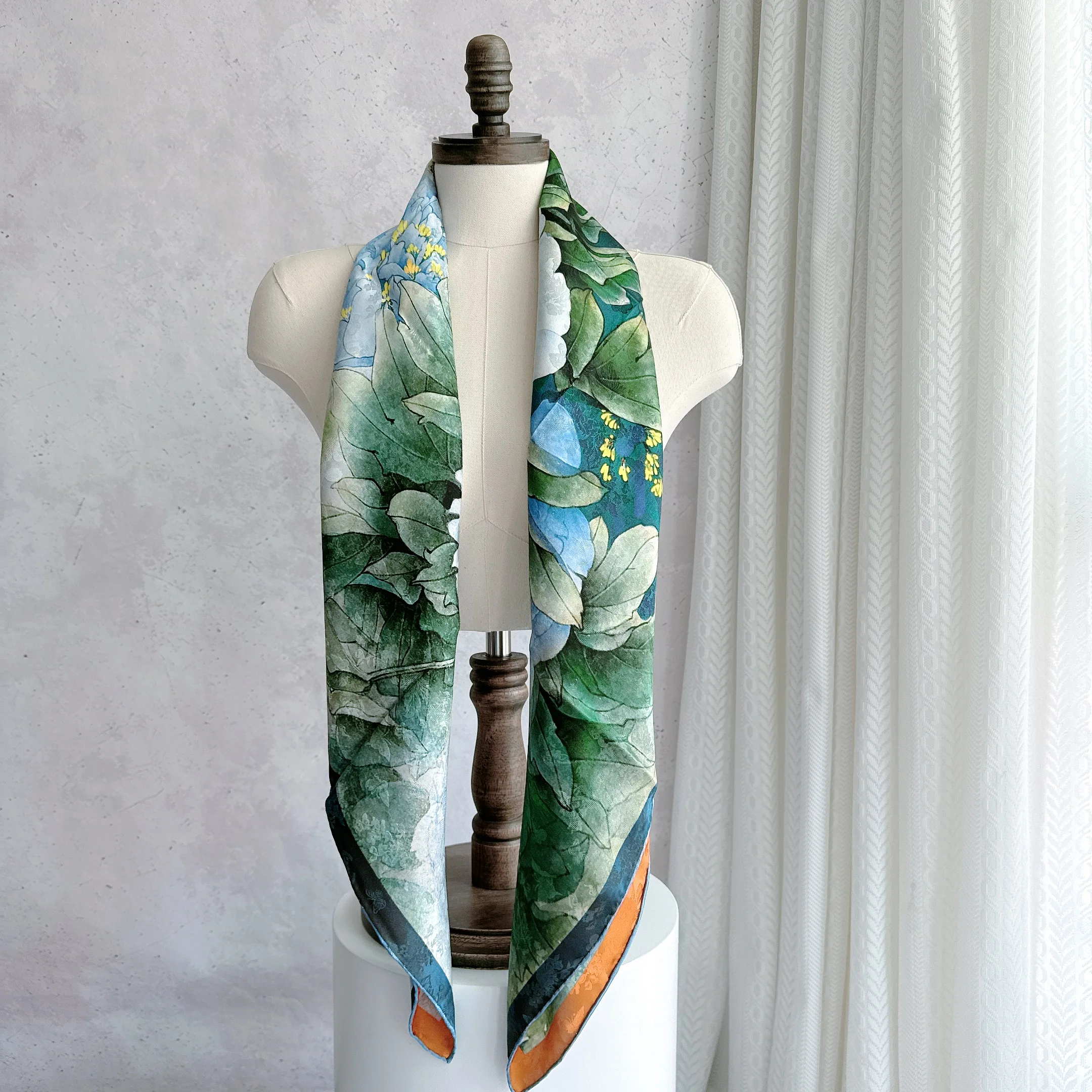 Double-Sided Peonies Print Chinese Style 100% Silk Scarf 110cm 110cm Large Luxury Women's Square Scarf Hand-Rolled Headscarf - Image 6