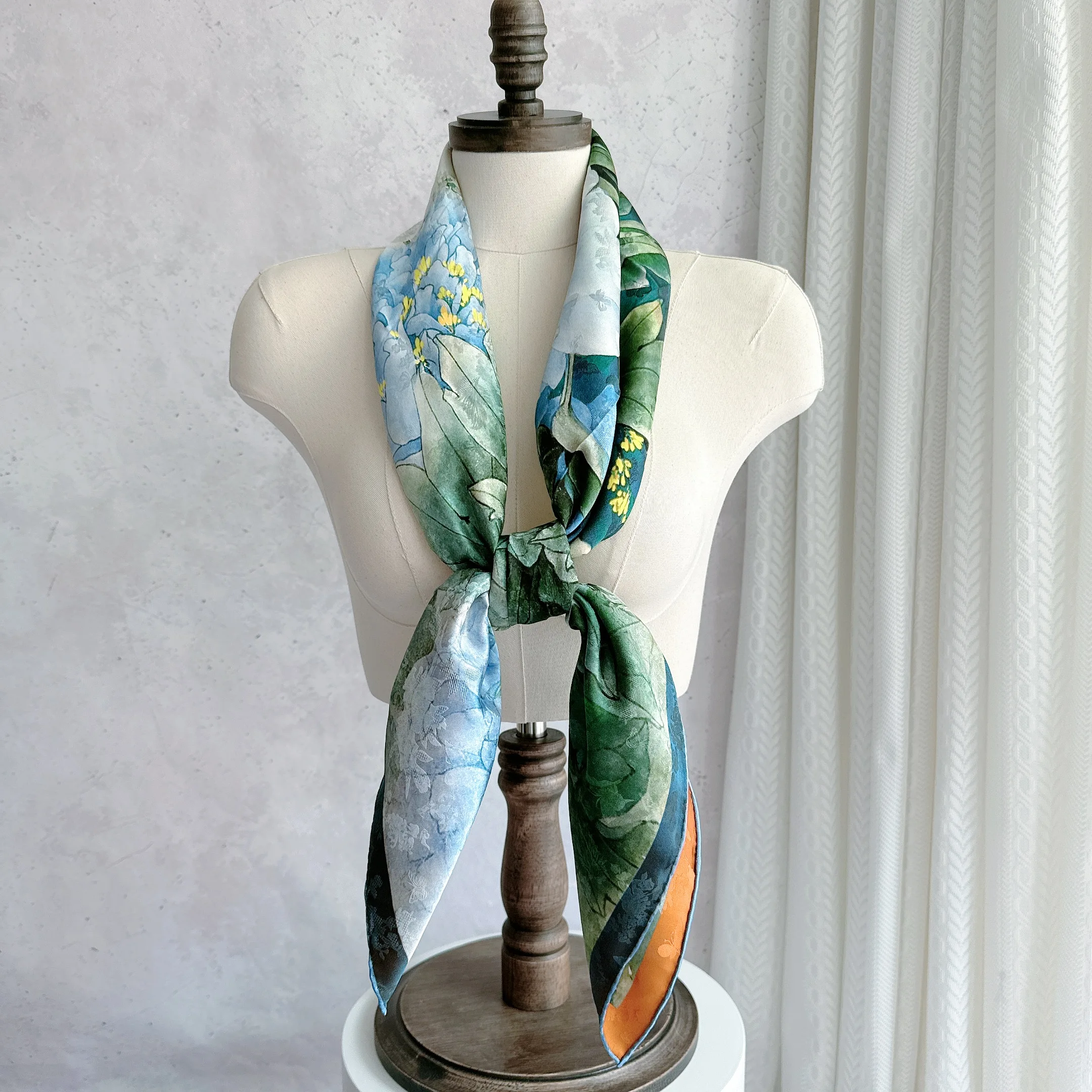 Double-Sided Peonies Print Chinese Style 100% Silk Scarf 110cm 110cm Large Luxury Women's Square Scarf Hand-Rolled Headscarf - Image 3